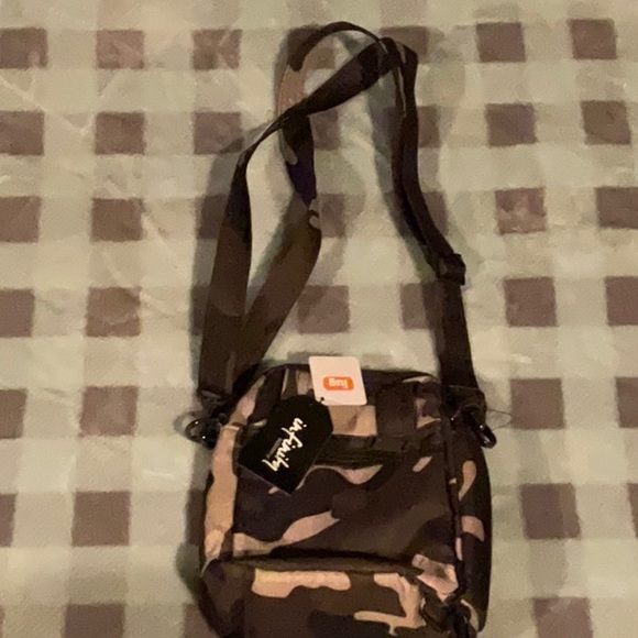 LUG Camo Crossbody purse NWT - Picture 2 of 7